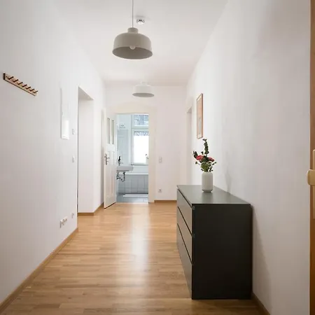 Sehr Zentrale Nähe Des Bahnhofs In Für Bis Zu 10 Personen Apartment