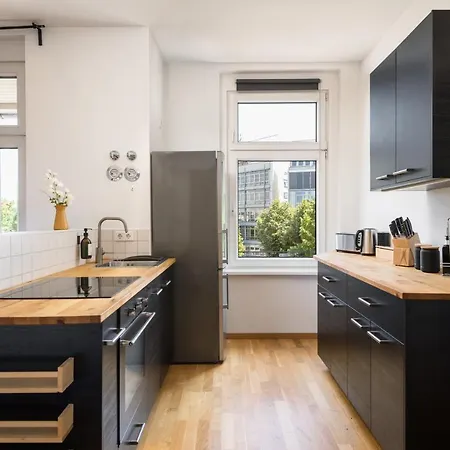 Apartment Sehr Zentrale Nähe Des Bahnhofs In Für Bis Zu 10 Personen Leipzig